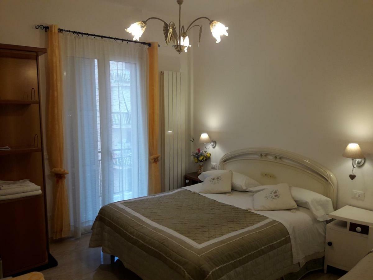 Affittacamere Sorrento เวนติมิญา ภายนอก รูปภาพ